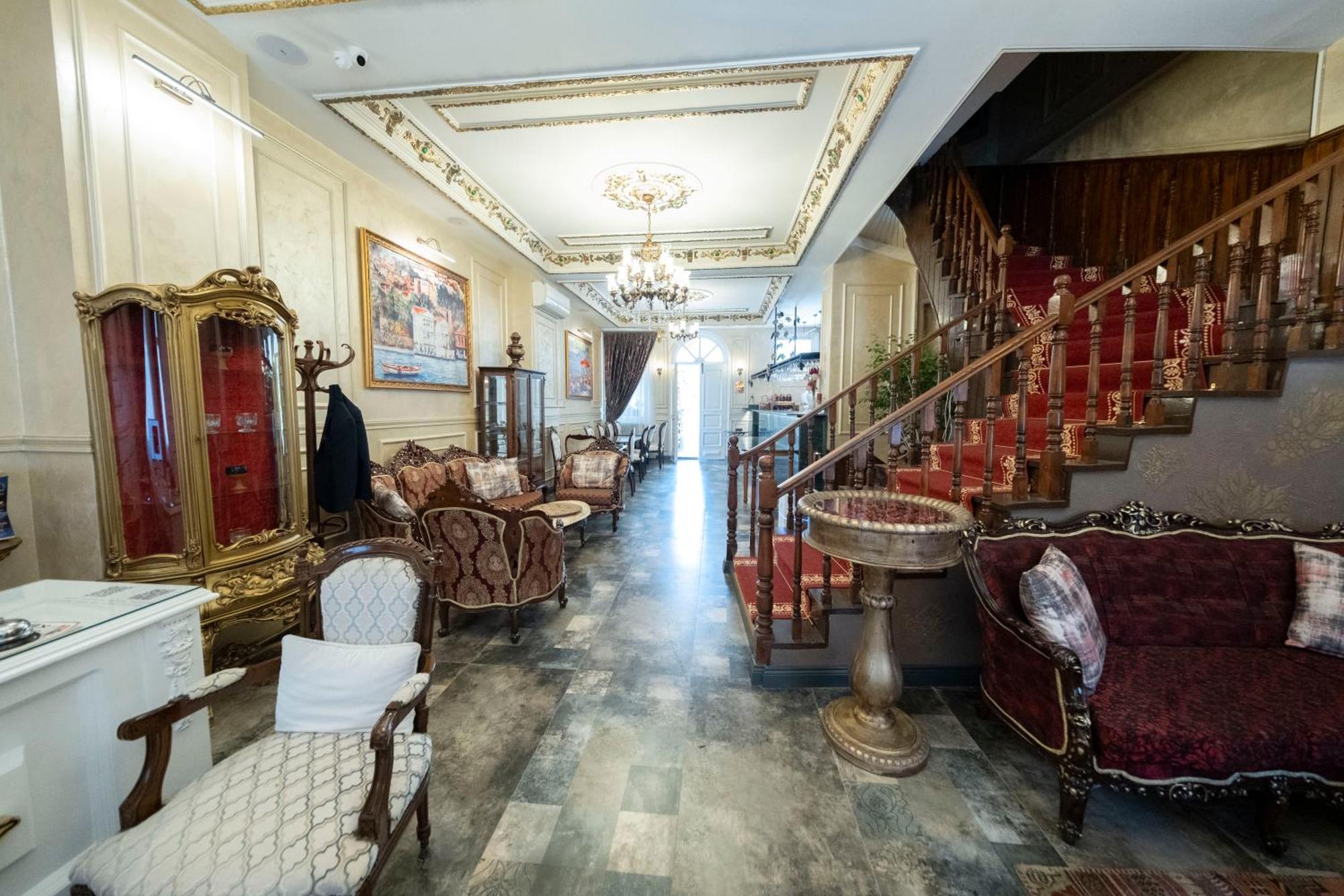 Hotel Solomon's Mansion