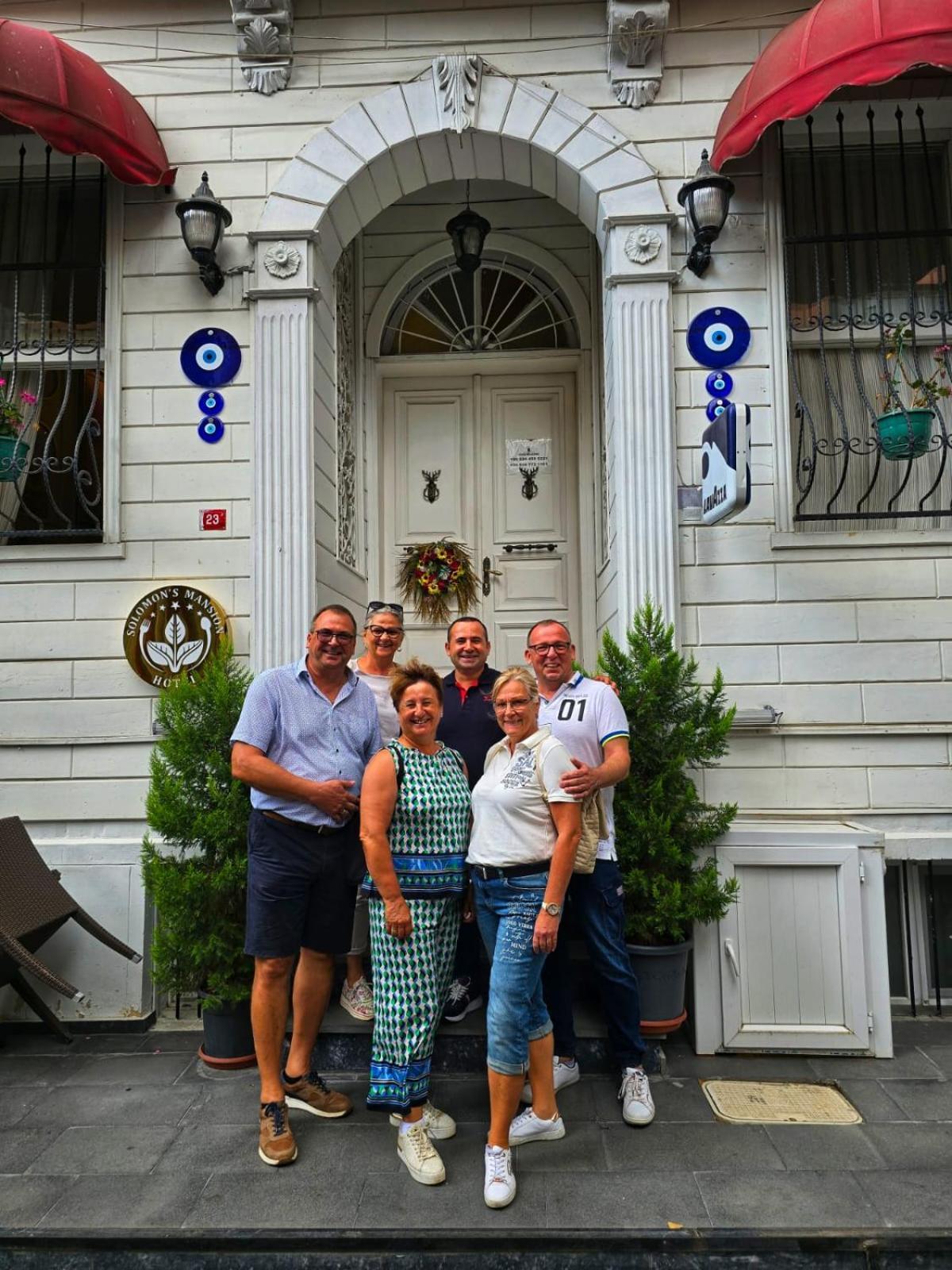 Hotel Solomon's Mansion